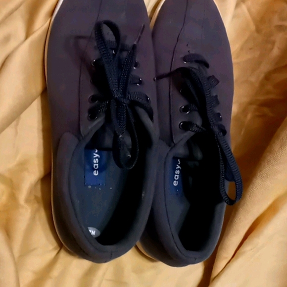 Shoes - Picture 2 of 4